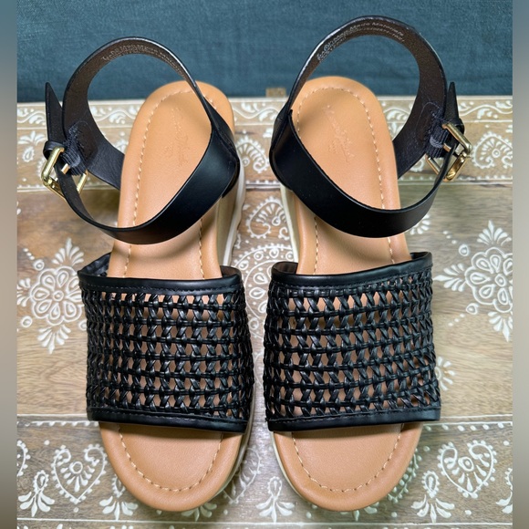 Universal Threads Platform Sandals - Picture 5 of 6